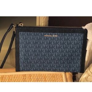 Michael Kors wristlet NWOT